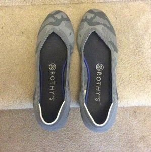 Size 8 retired camo Rothys